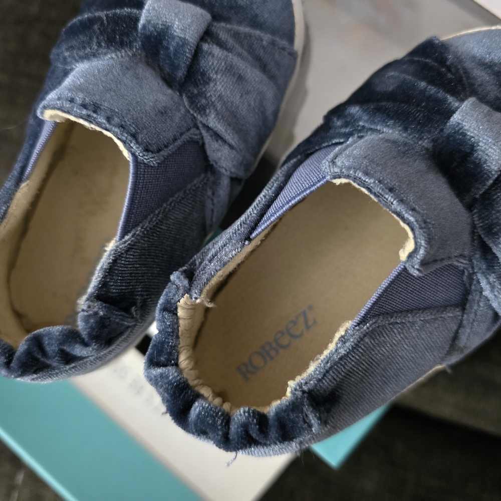 Blue Velvet Kids Shoes - Picture 3 of 8